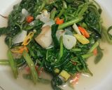 Foto langkah ke 3 dari resep Cah Kangkung Simpel.
