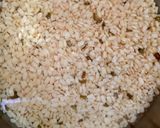 A picture of step 1 of Urad dal pakoda curry.