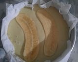 Foto langkah ke 3 dari resep Banana Burnt Cheese Cake.