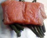 A picture of step 2 of Salmon with Pesto on a Bed of Green Beans.