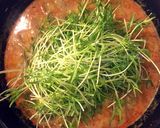 รูปขั้นตอนการทำที่ 4 ของ แกงหมูเทโพต้นอ่อนผักบุ้ง (เพาะเอง)