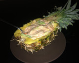 Foto del paso 4 de la receta: Piña rellena con sabores del mar