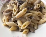 A picture of step 3 of Wild mushrooms and cream pasta.