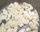 Foto del paso 3 de la receta: Chipirones con sepia y mejillones en sofrito de verduras