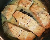 Foto del paso 4 de la receta: Salmon a la ajillo😋