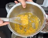 Hình bước làm 2 của món Mì Ý Carbonara Trứng Muối