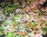 Foto del paso 2 de la receta: Arroz integral con verduras y gambas