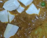 A picture of step 4 of Khoya mater paneer.