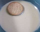 Foto del paso 2 de la receta: Alfajores Triples Express sin Horno con Galletitas  tipo Maria de Limón Bañados con Chocolate Blanco