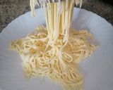 A picture of step 4 of Spaghetti ice cream.