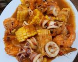 Foto langkah ke 7 dari resep Seafood Tumpah Pedas Manis.