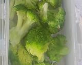 Foto langkah ke 3 dari resep Brokoli Kuah Bening Simple.