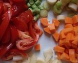 Foto langkah ke 1 dari resep Sup Ayam Tomat.