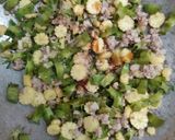 รูปขั้นตอนการทำที่ 2 ของ ข้าวโพดอ่อนถั่วพูผัดหมูสับใส่ไข่