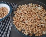 A picture of step 6 of Fatteh salad.