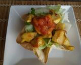 Foto del paso 9 de la receta: Canastitas de pollo. (Tostada salad)