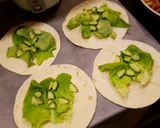 Csirkés wrap sült és friss zöldségekkel, snidlinggel recept fázis 2 fotója