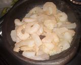 Foto del paso 2 de la receta: Camarones al pil pil 🥣