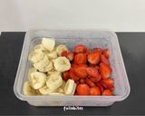 Foto langkah ke 1 dari resep Banana Strawberry Smoothies.