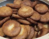 A picture of step 5 of Konday or meethi tikkiya.