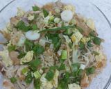 A picture of step 3 of Chicken egg fried rice with noodles.