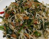 Foto langkah ke 5 dari resep Tumis Toge daun Kucai.