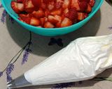 Epres, tejszínhabos, rakott babapiskóta recept fázis 2 fotója