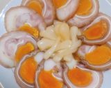 Hình bước làm 5 của món Tai heo cuộn trứng muối