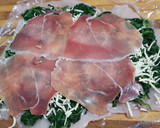 Foto del paso 3 de la receta: Pechuga de pollo rellena de espinacas y jamón serrano