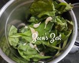 A picture of step 1 of Spinach Pesto.