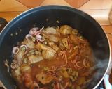 Foto del paso 4 de la receta Guiso de patatas con calamar, alcachofas y habitas tiernas