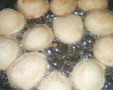 A picture of step 5 of Easy Doughnuts.