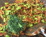 รูปขั้นตอนการทำที่ 12 ของ หมูผัดพริกแกงใต้ใส่หน่อเหรียง