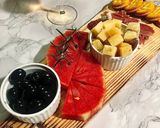 Hình bước làm 1 của món Cheese Plate - Thịt nguội và phô mai