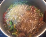 Foto del paso 6 de la receta: Noodles de arroz en caldo de pescado, wakame y hortalizas 🚫📛🌶🔥