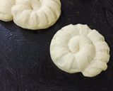 عکس مرحله 1 از دستور نان سمنوی حلزونی