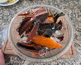 A picture of step 2 of Stir-fry lobster with ginger and scallion.