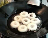 Foto langkah ke 3 dari resep Kolong kolong kue getas ketan putih.
