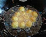Foto langkah ke 4 dari resep Bola-bola Ubi.