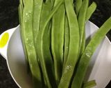 Foto del paso 1 de la receta Judías verdes con cebolla y jamón gratinadas