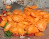 Foto langkah ke 2 dari resep Tumis Sawi Putih Warna Warni.