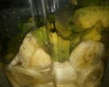 A picture of step 3 of Banana and avocado 'juice'.