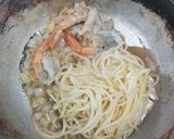 รูปขั้นตอนการทำที่ 4 ของ สปาเกตตี้พริกไทยดำกุ้งสด