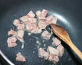 A picture of step 1 of Baked steak and kidney samoosas.