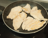 Foto del paso 5 de la receta: Pechuga con champiñones y espinacas