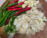A picture of step 1 of Green Curry Chicken (Gaeng Keow Wan Gai).