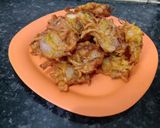 बेसन और प्याज़ के पकौड़े(besan aur pyaz ke pakode recipe in hindi) रेसिपी चरण 5 फोटो