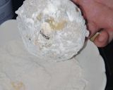 A picture of step 5 of Chicken donuts.