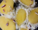 A picture of step 3 of Golden brown potatoes.