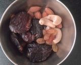 ડેટ્સ નટ્સ સ્મુધી (Dates Nuts Smoothie Recipe In Gujarati) રેસીપી સ્ટેપ1ફોટો